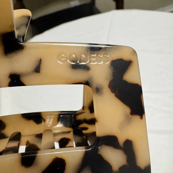 Goddess Large Tortoise Shell Hair Clip - Picture 2 of 4